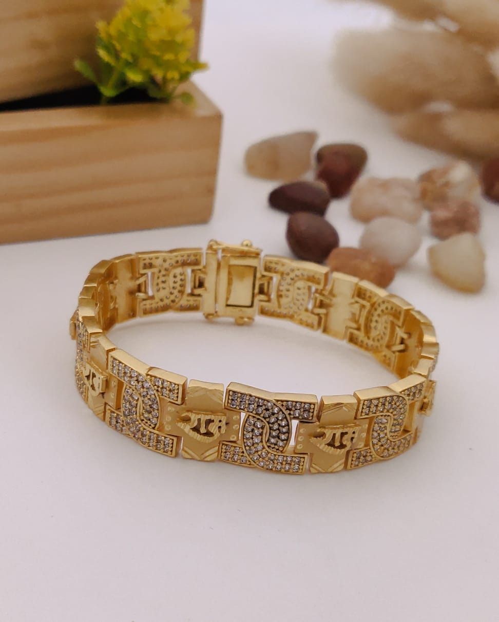 Divine Curve Men’s Bracelet