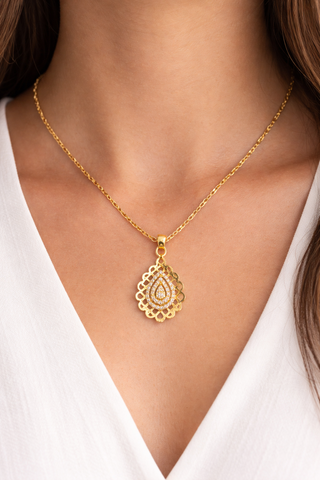 Royal Teardrop Pendant Necklace Secondary image