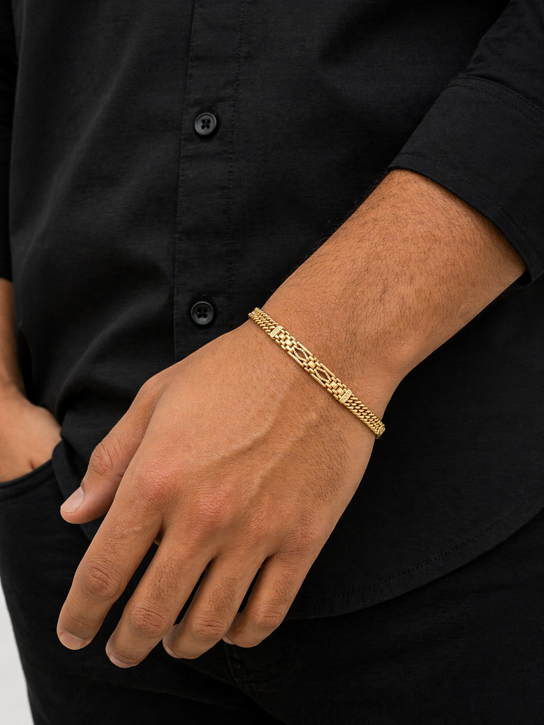 Royal Link Gold Bracelet Secondary image