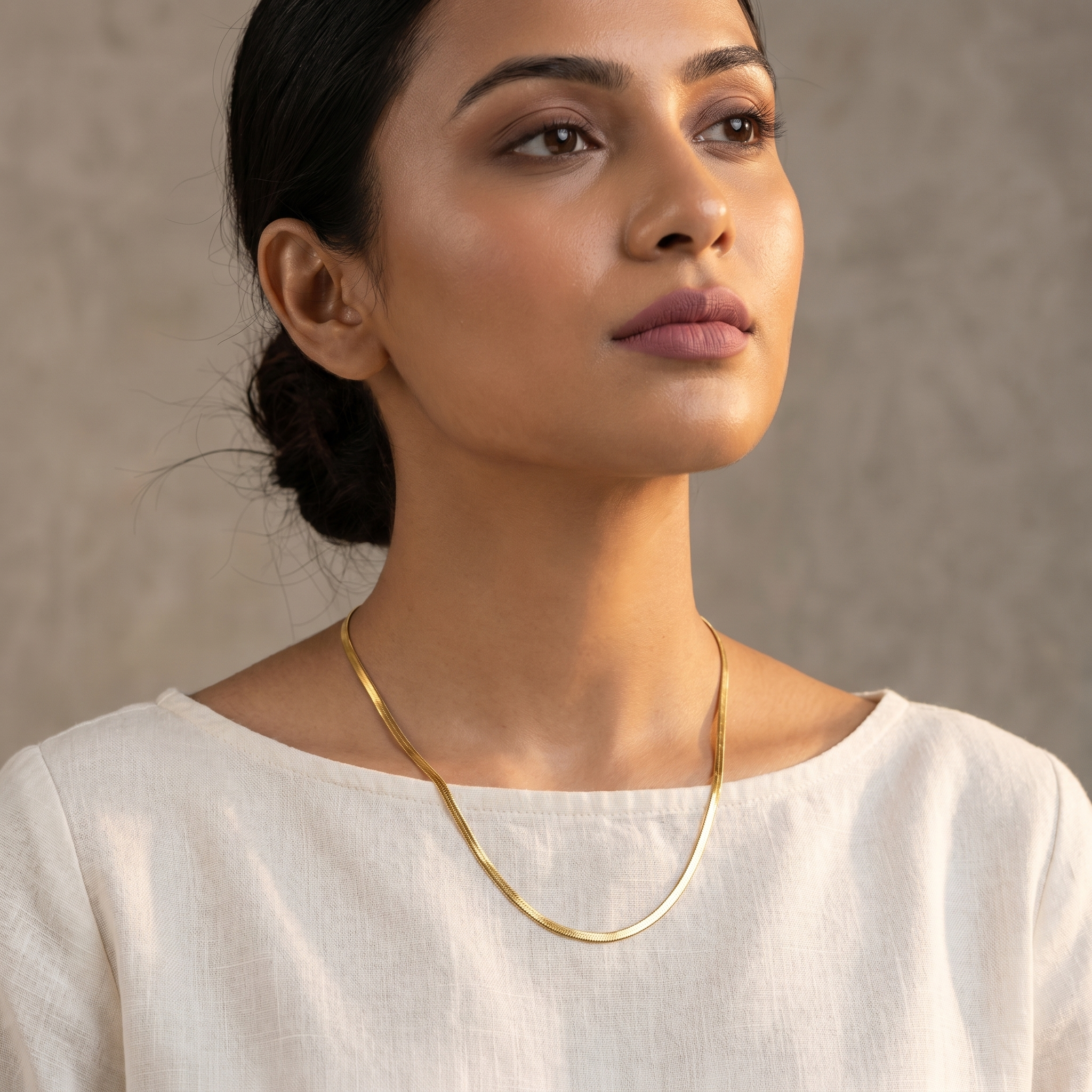 Classic Sleek Gold Chain Secondary image