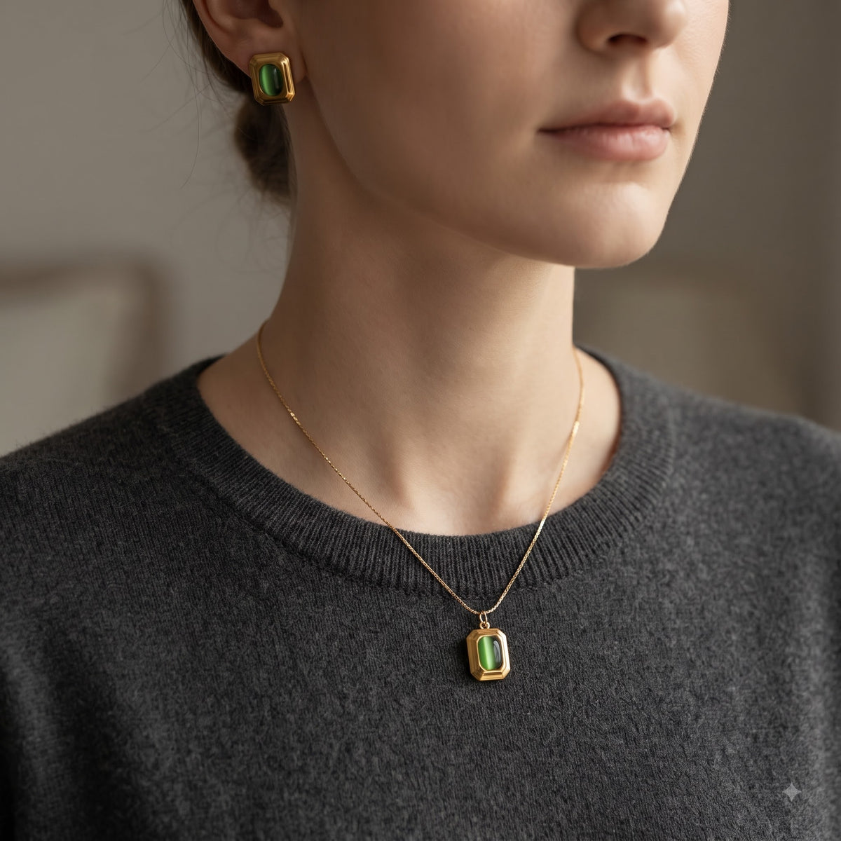 Emerald Luxe Pendant Necklace Set
