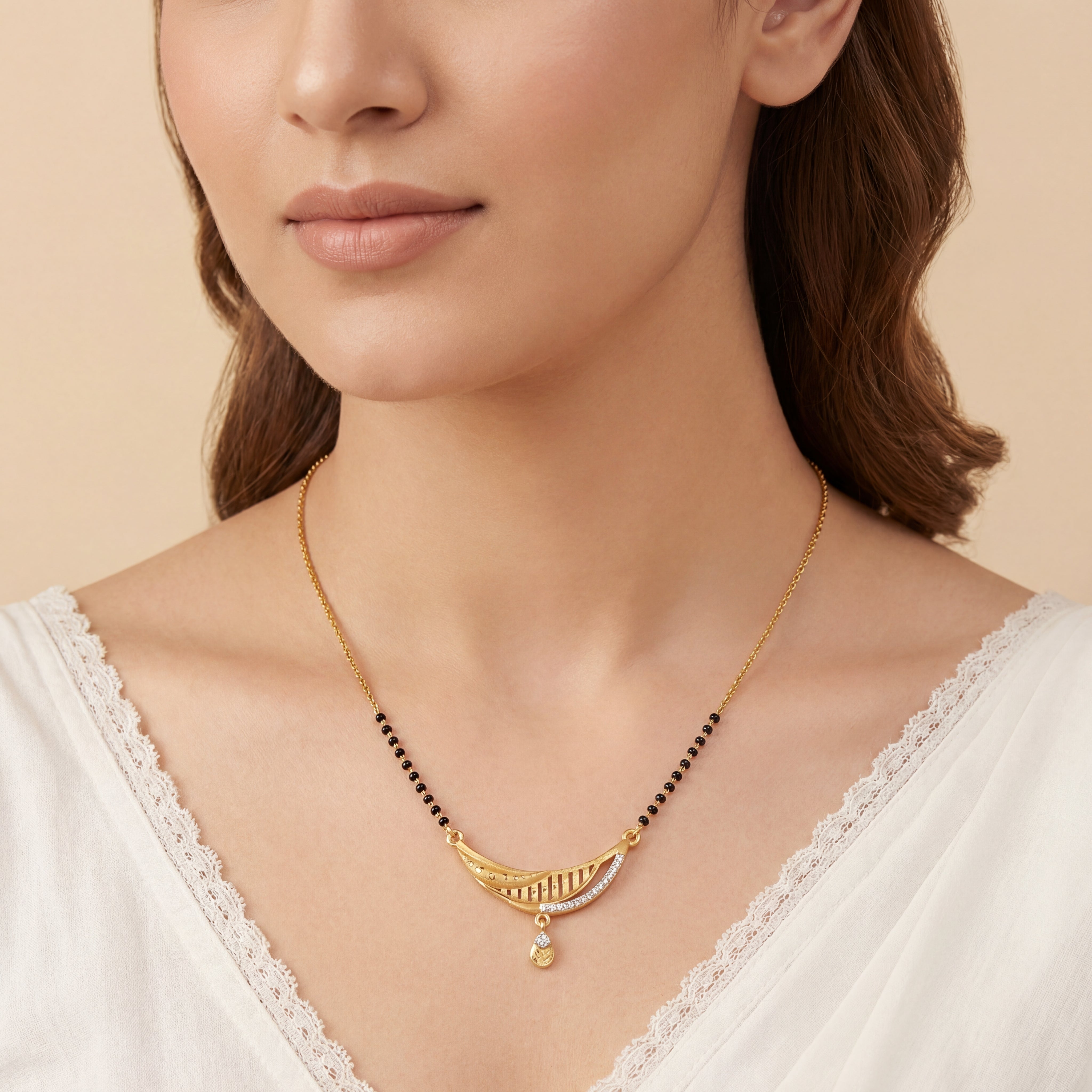 Soma Arc Mangalsutra Secondary image